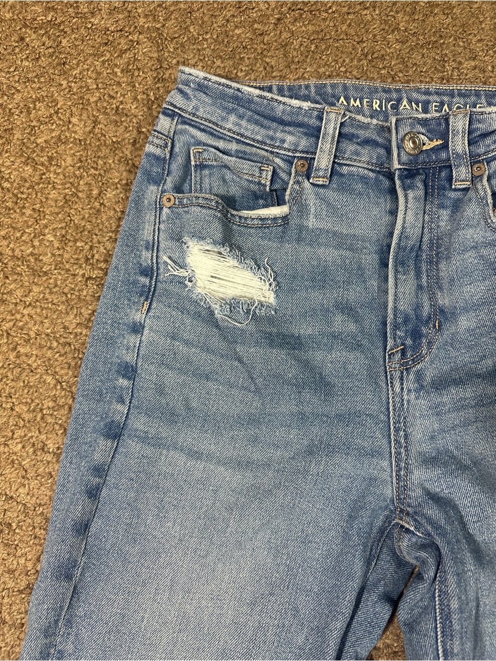 American Eagle Mom Straight Jeans Womens Sz 2 X-Long Blue Light Wash Distressed - Picture 4 of 15